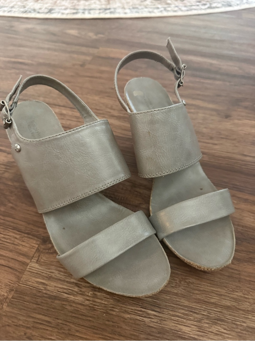 Vera Wang Gray SlingbackSandals size8,5